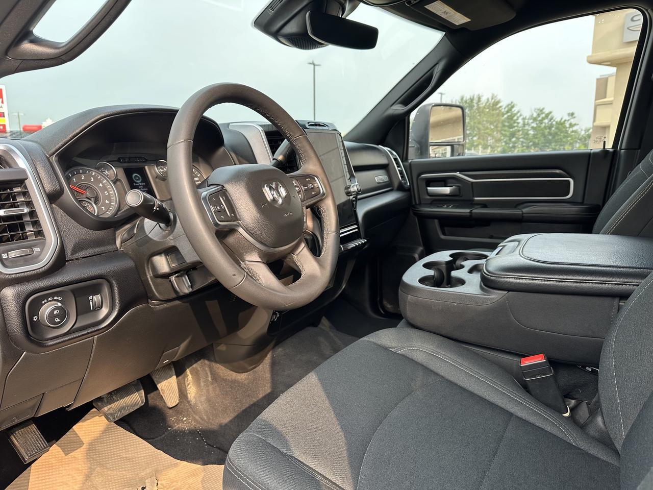 2026 Ram 3500 Big Horn Crew Cab 4x4 | Low KMs | V8 HEMI | Backup Camera | Remote Keyless Entry | Trailer Towing Redwater AB