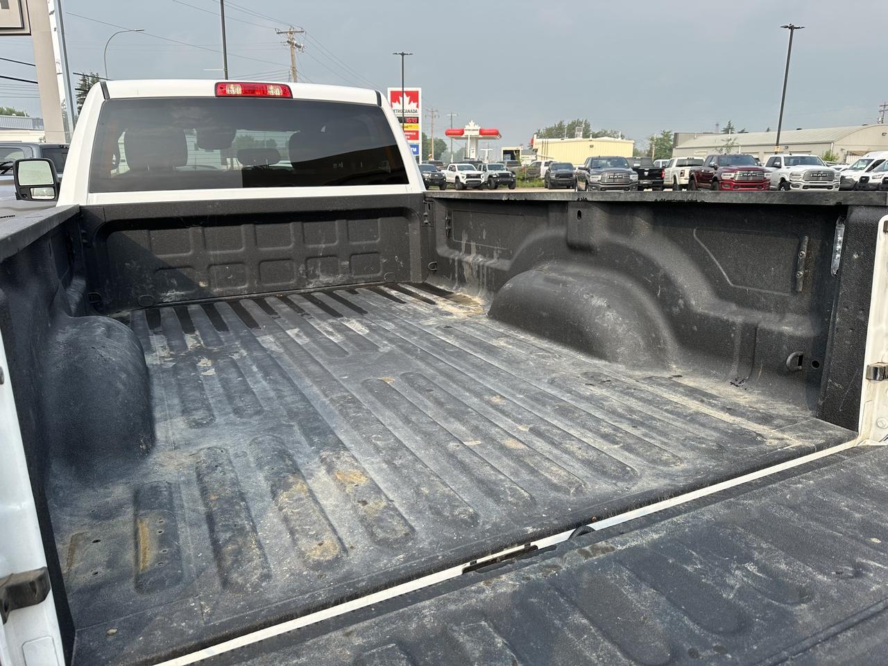 2026 Ram 3500 Big Horn Crew Cab 4x4 | Low KMs | V8 HEMI | Backup Camera | Remote Keyless Entry | Trailer Towing Redwater AB