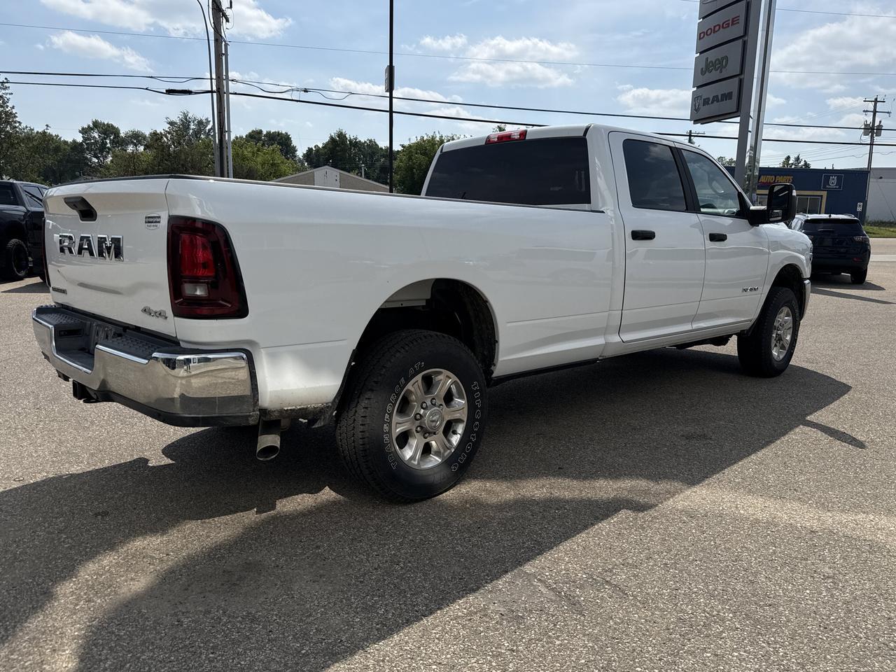 2026 Ram 3500 Big Horn Crew Cab 4x4 | Low KMs | V8 HEMI | Backup Camera | Remote Keyless Entry | Trailer Towing Redwater AB