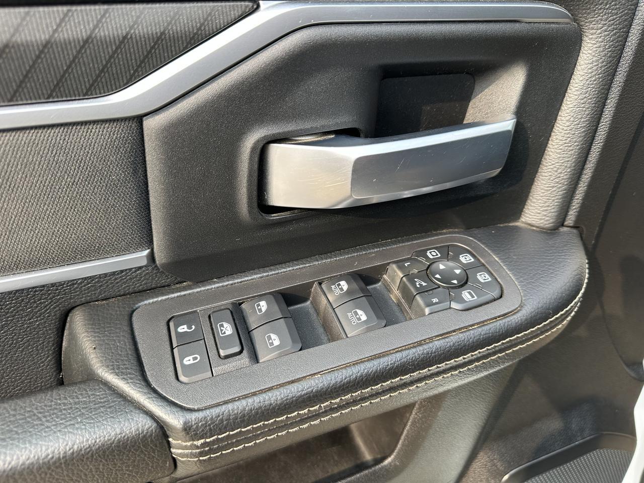 2026 Ram 3500 Big Horn Crew Cab 4x4 | Low KMs | V8 HEMI | Backup Camera | Remote Keyless Entry | Trailer Towing Redwater AB