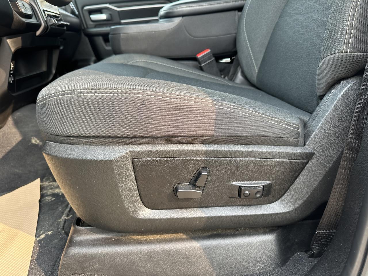 2026 Ram 3500 Big Horn Crew Cab 4x4 | Low KMs | V8 HEMI | Backup Camera | Remote Keyless Entry | Trailer Towing Redwater AB