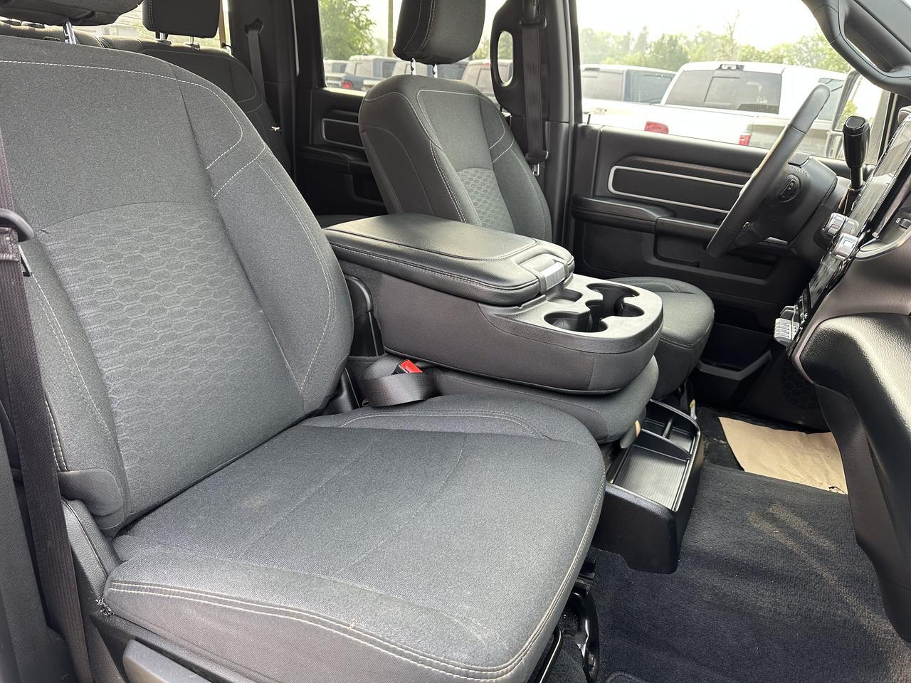 2026 Ram 3500 Big Horn Crew Cab 4x4 | Low KMs | V8 HEMI | Backup Camera | Remote Keyless Entry | Trailer Towing Redwater AB