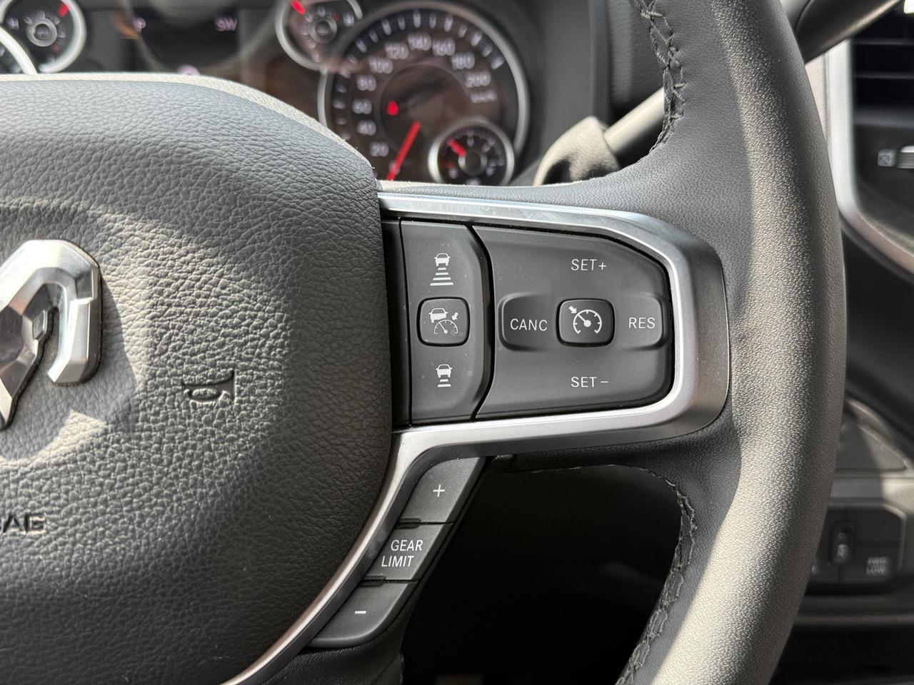 2026 Ram 3500 Big Horn Crew Cab 4x4 | Low KMs | V8 HEMI | Backup Camera | Remote Keyless Entry | Trailer Towing Redwater AB