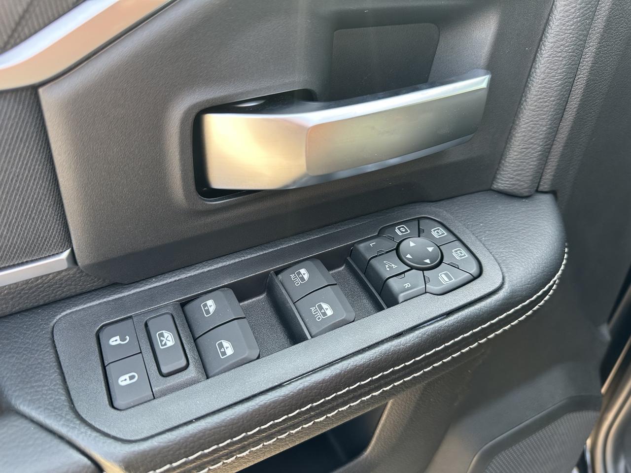 2026 Ram 3500 Big Horn Crew Cab Dually 4x4 | Cummins HO Turbo Diesel | Night Edition | 12IN Touchscreen Redwater AB