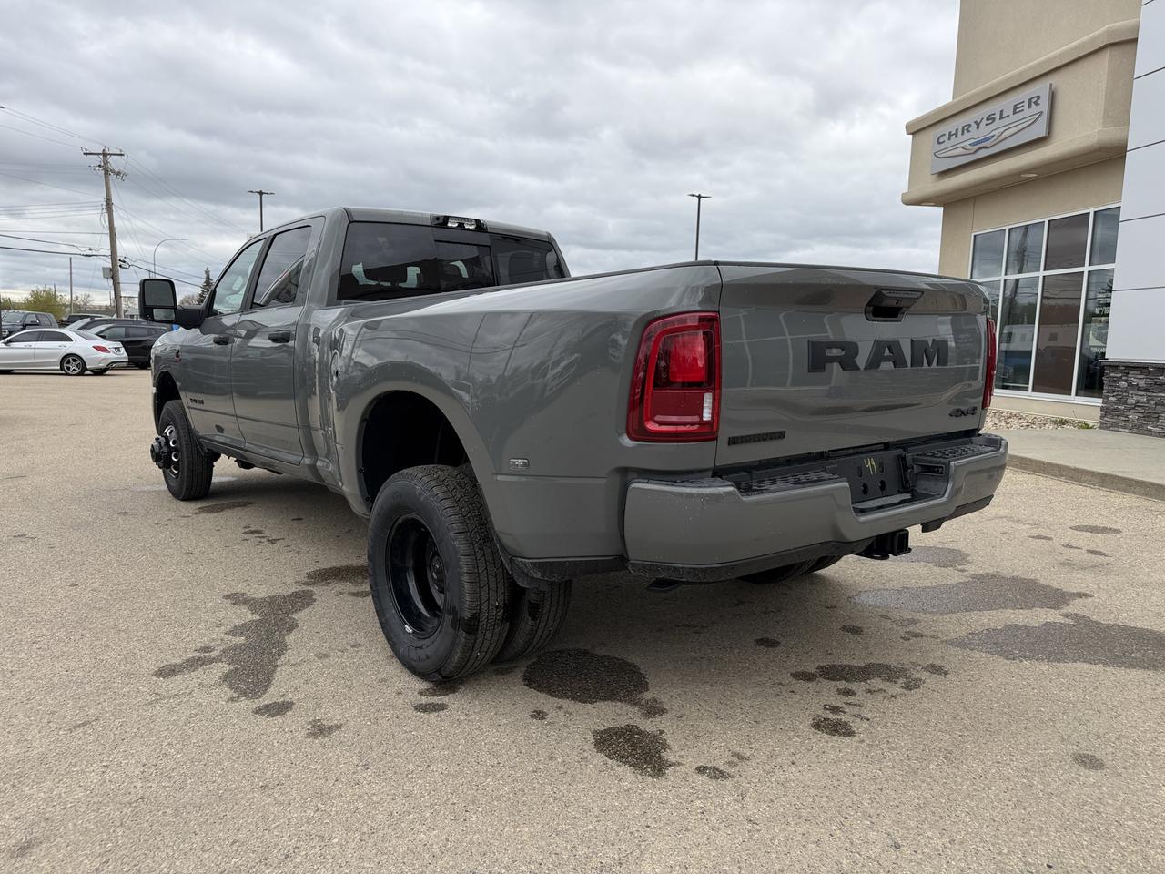 2026 Ram 3500 Big Horn Night Edition Crew Cab Dual Rear Wheels 4x4 | Cummins Diesel | 12IN Touchscreen | NAV Redwater AB