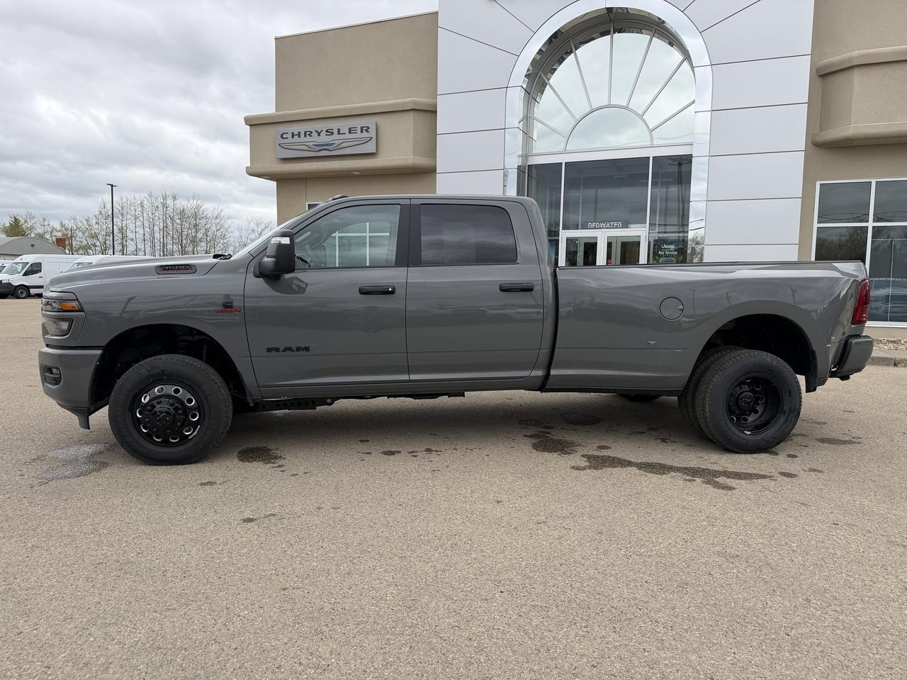 2026 Ram 3500 Big Horn Night Edition Crew Cab Dual Rear Wheels 4x4 | Cummins Diesel | 12IN Touchscreen | NAV Redwater AB