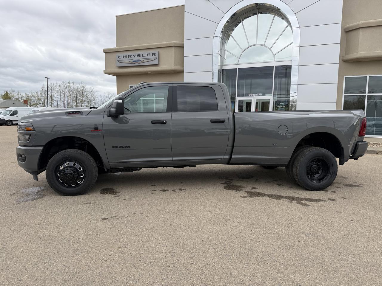 2026 Ram 3500 Big Horn Night Edition Crew Cab Dual Rear Wheels 4x4 | Cummins Diesel | 12IN Touchscreen | NAV Redwater AB