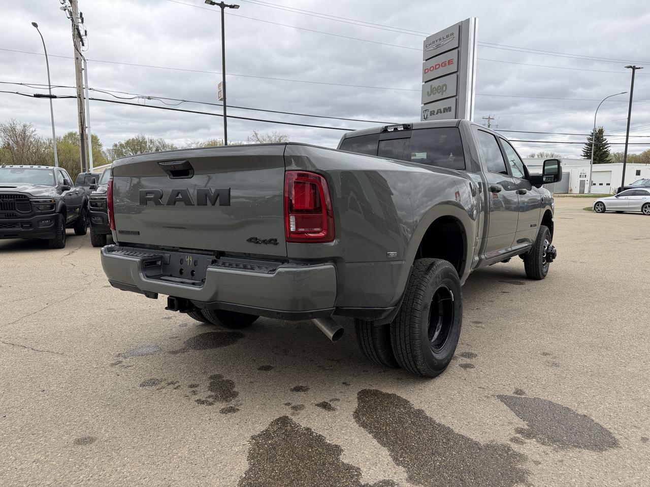 2026 Ram 3500 Big Horn Night Edition Crew Cab Dual Rear Wheels 4x4 | Cummins Diesel | 12IN Touchscreen | NAV Redwater AB
