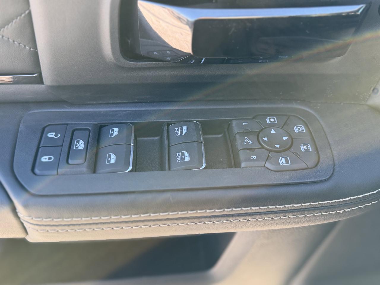 2026 Ram 3500 Crew Cab 4x4 Cummins Turbo Diesel | Ceramic Grey | Leather | Navigation Redwater AB