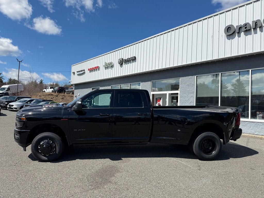 2026 Ram 3500 LARAMIE CREW CAB 4X4 8' BOX