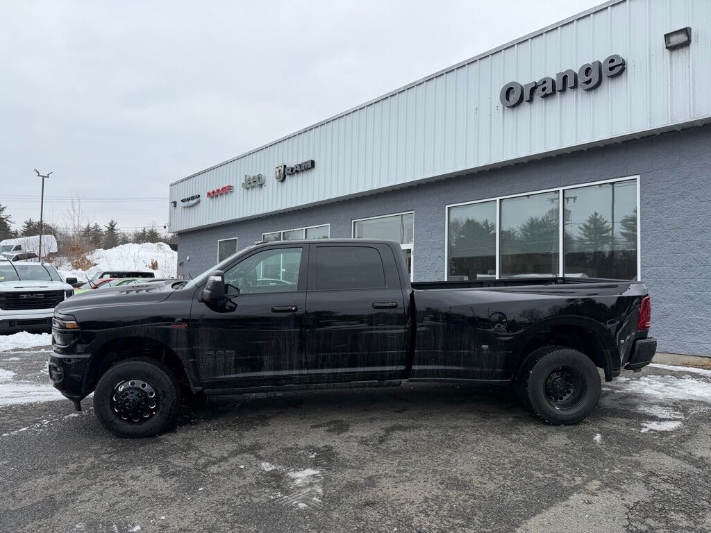 2026 Ram 3500 LARAMIE CREW CAB 4X4 8' BOX