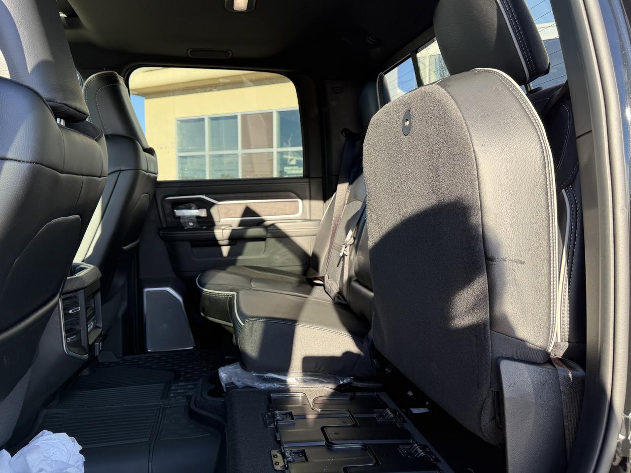 2026 Ram 3500 Laramie Crew Cab 4x4 | Cummins Diesel | Leather | 12IN Display | NAV | Sunroof | Heated Vented Seats Redwater AB