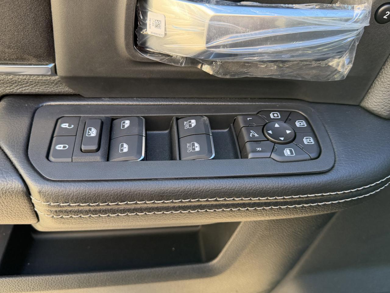 2026 Ram 3500 Laramie Crew Cab 4x4 | Cummins Diesel | Leather | 12IN Display | NAV | Sunroof | Heated Vented Seats Redwater AB