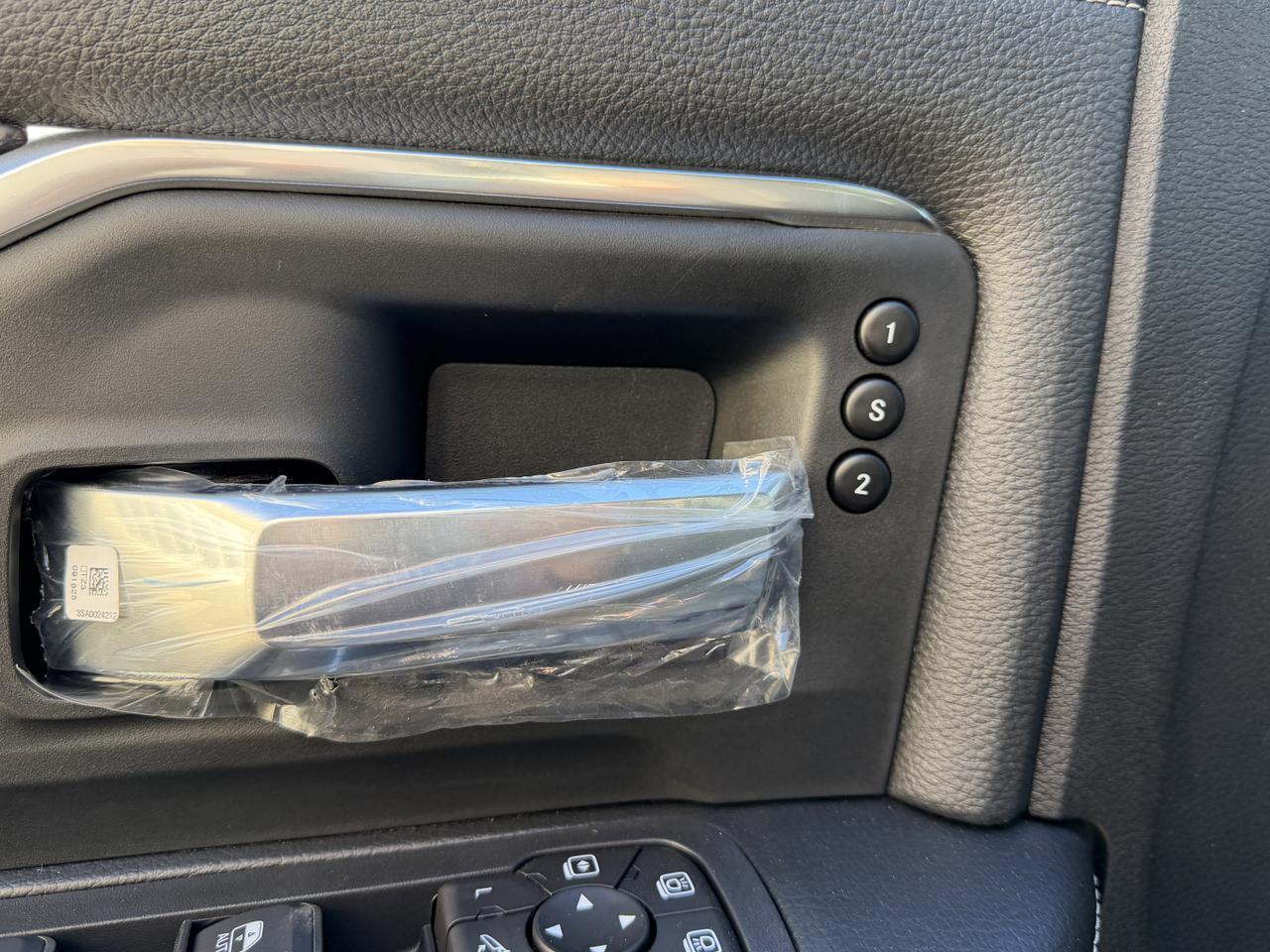 2026 Ram 3500 Laramie Crew Cab 4x4 | Cummins Diesel | Leather | 12IN Display | NAV | Sunroof | Heated Vented Seats Redwater AB