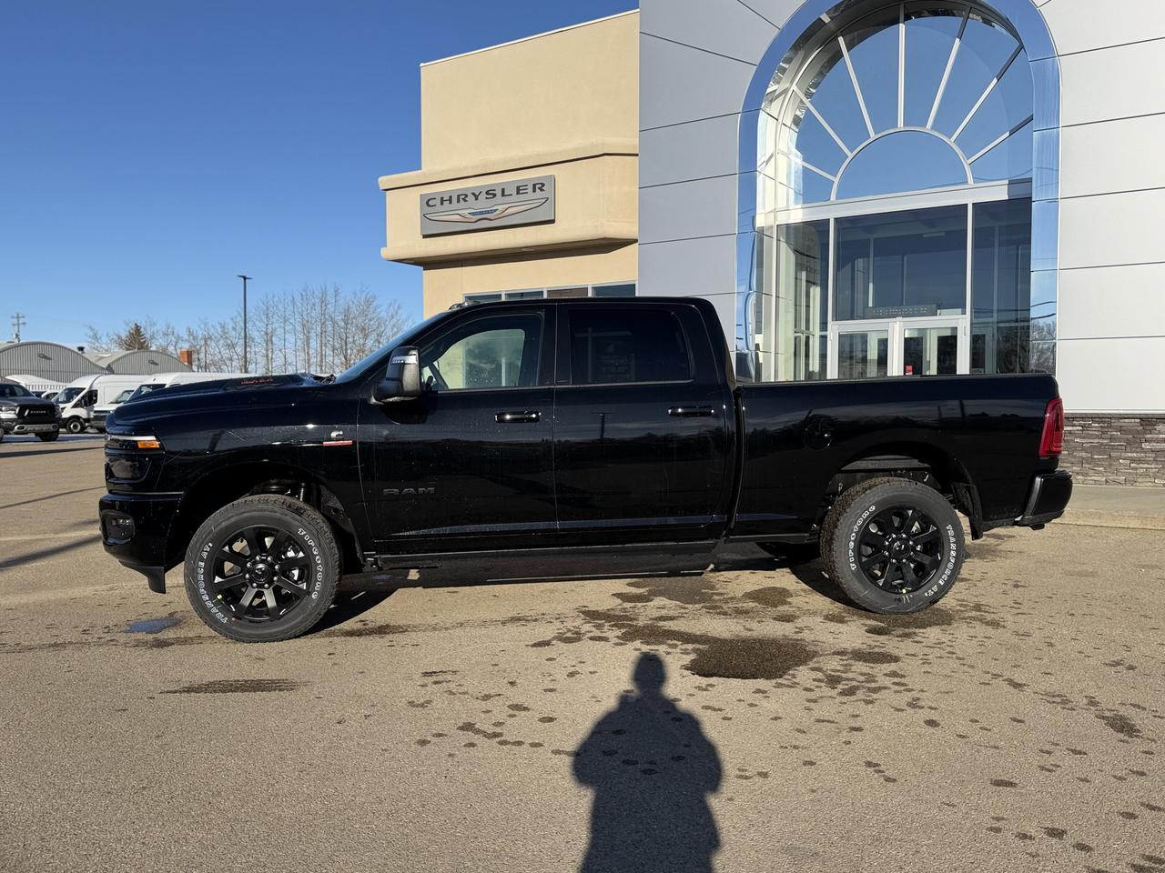 2026 Ram 3500 Laramie Crew Cab 4x4 | Rig Ready Ram | Leather | 12IN Display | NAV | Sunroof | Heated Vented Seats Redwater AB