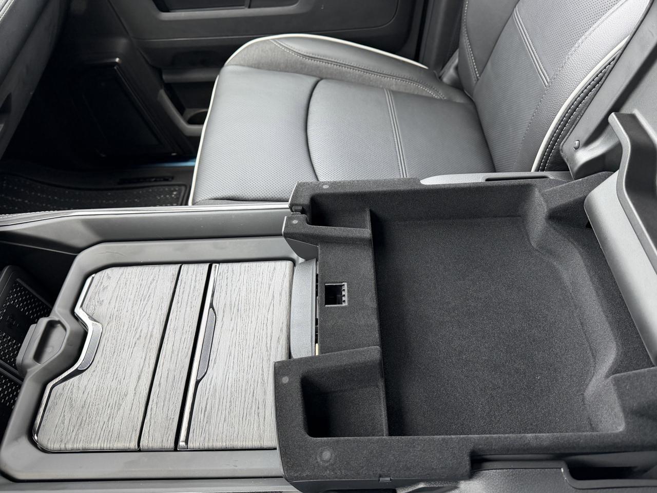 2026 Ram 3500 Limited Crew Cab 4x4 | HO Cummins Turbo Diesel | 5th Wheel Prep | Black Leather | NAV | Heated Seats Redwater AB