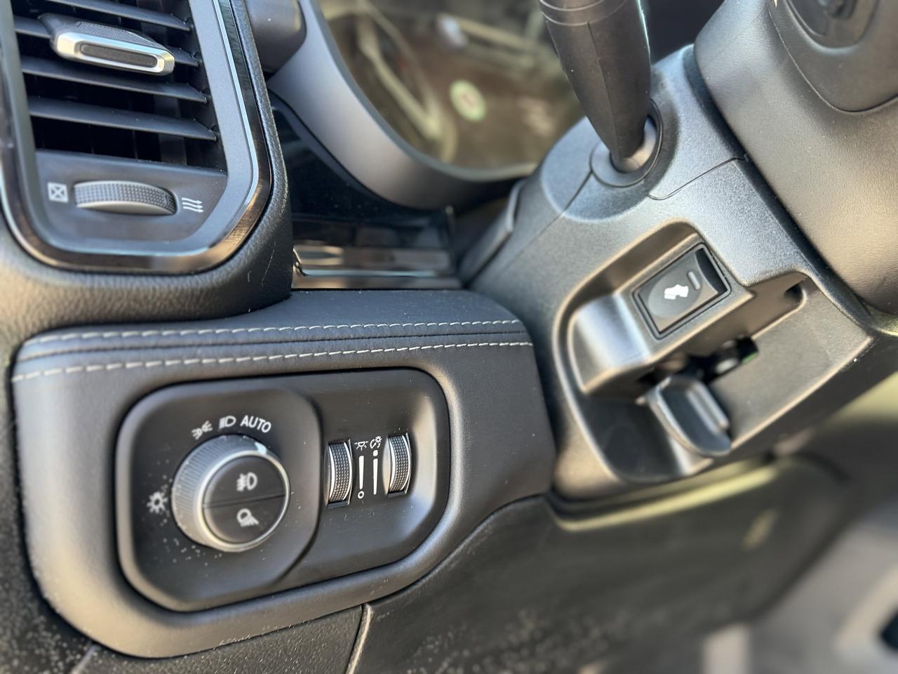 2026 Ram 3500 Limited Crew Cab 4x4 Cummins Turbo Diesel | Ceramic Grey | Leather | Navigation Redwater AB