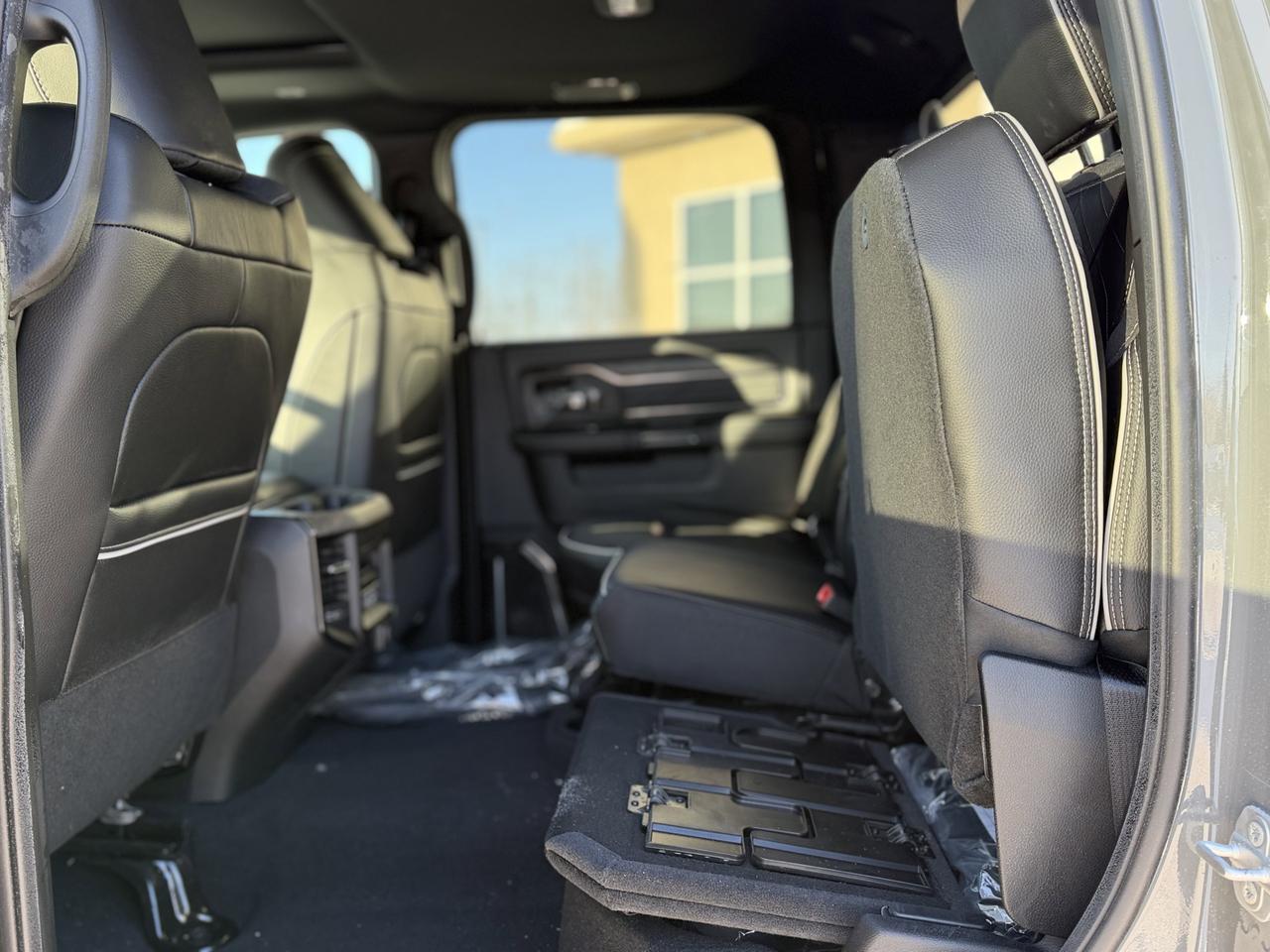 2026 Ram 3500 Limited Crew Cab 4x4 Cummins Turbo Diesel | Ceramic Grey | Leather | Navigation Redwater AB