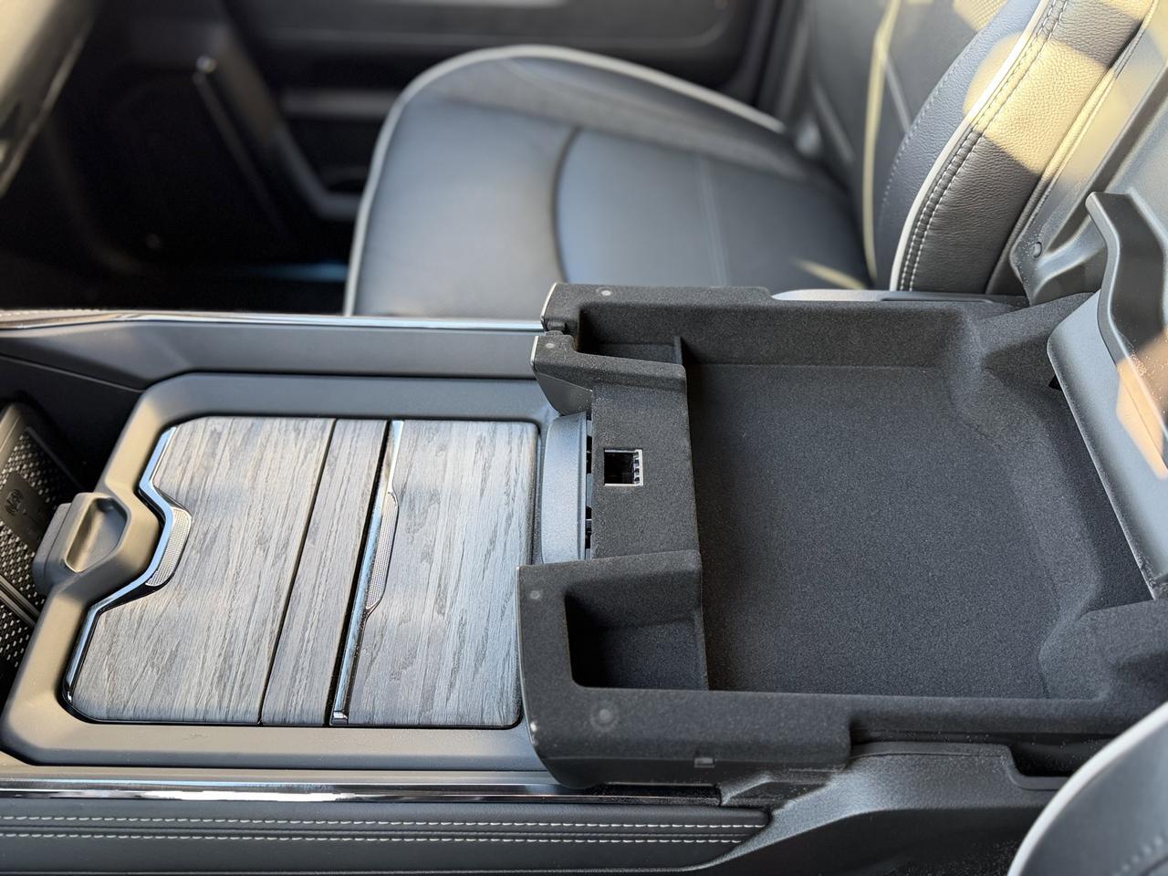 2026 Ram 3500 Limited Crew Cab 4x4 Cummins Turbo Diesel | Ceramic Grey | Leather | Navigation Redwater AB