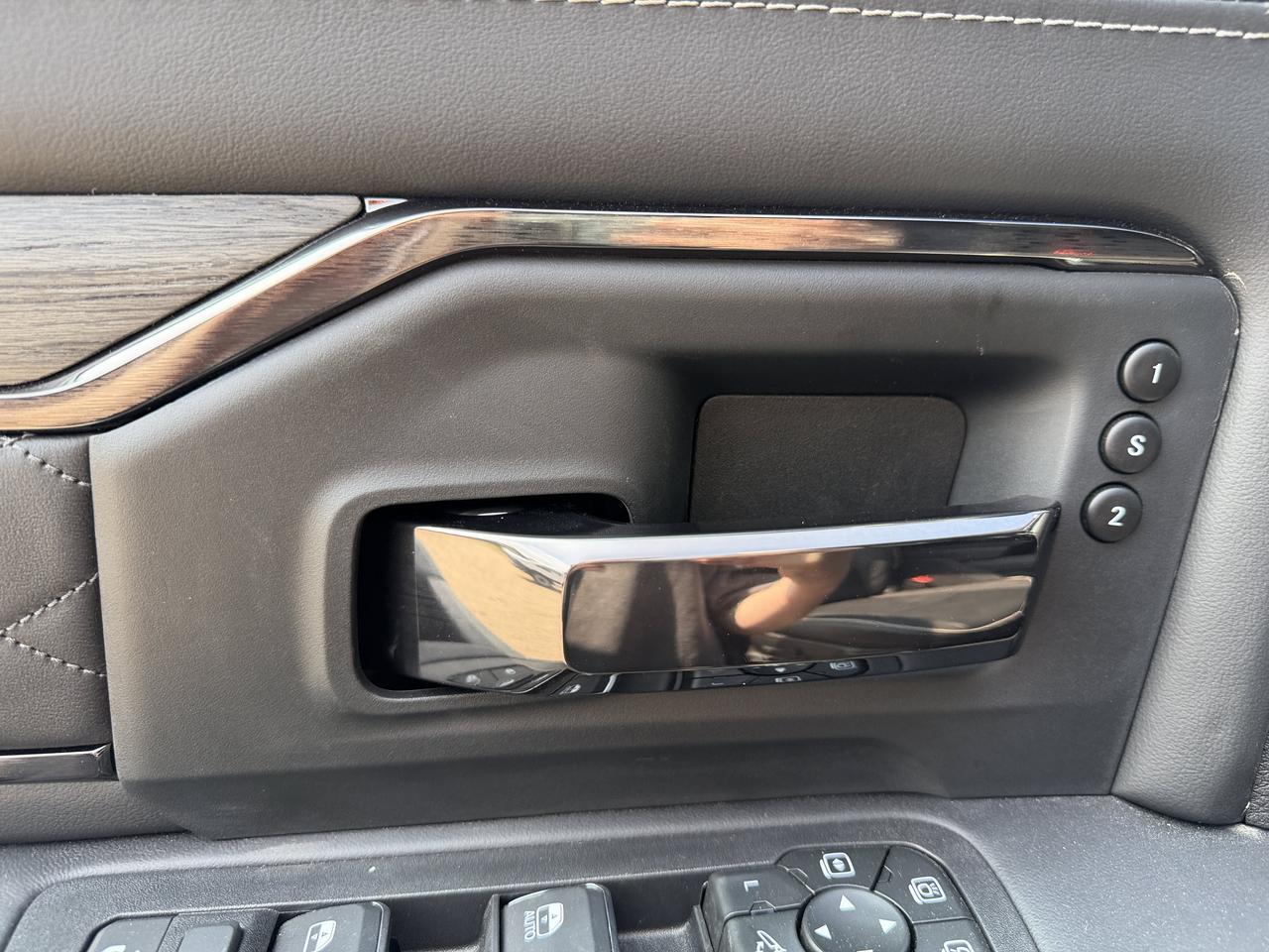 2026 Ram 3500 Limited Crew Cab Dually 4x4 | Cummins Diesel | Night Edition | Power Sunroof | 5th Wheel Prep Redwater AB