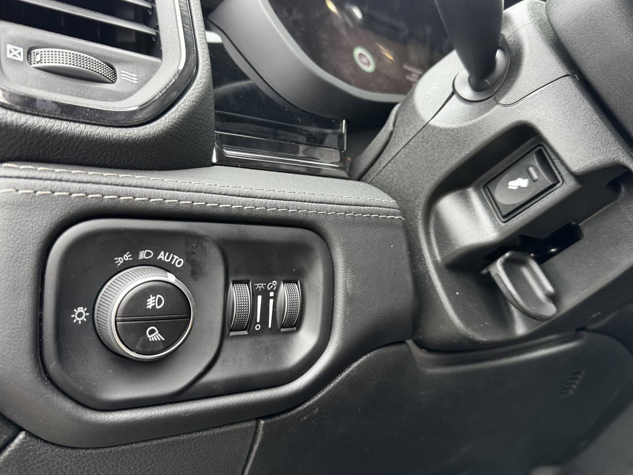 2026 Ram 3500 Limited Dually Crew Cab 4x4 | Cummins | Leather | Towing | Sunroof | Backup Camera Redwater AB