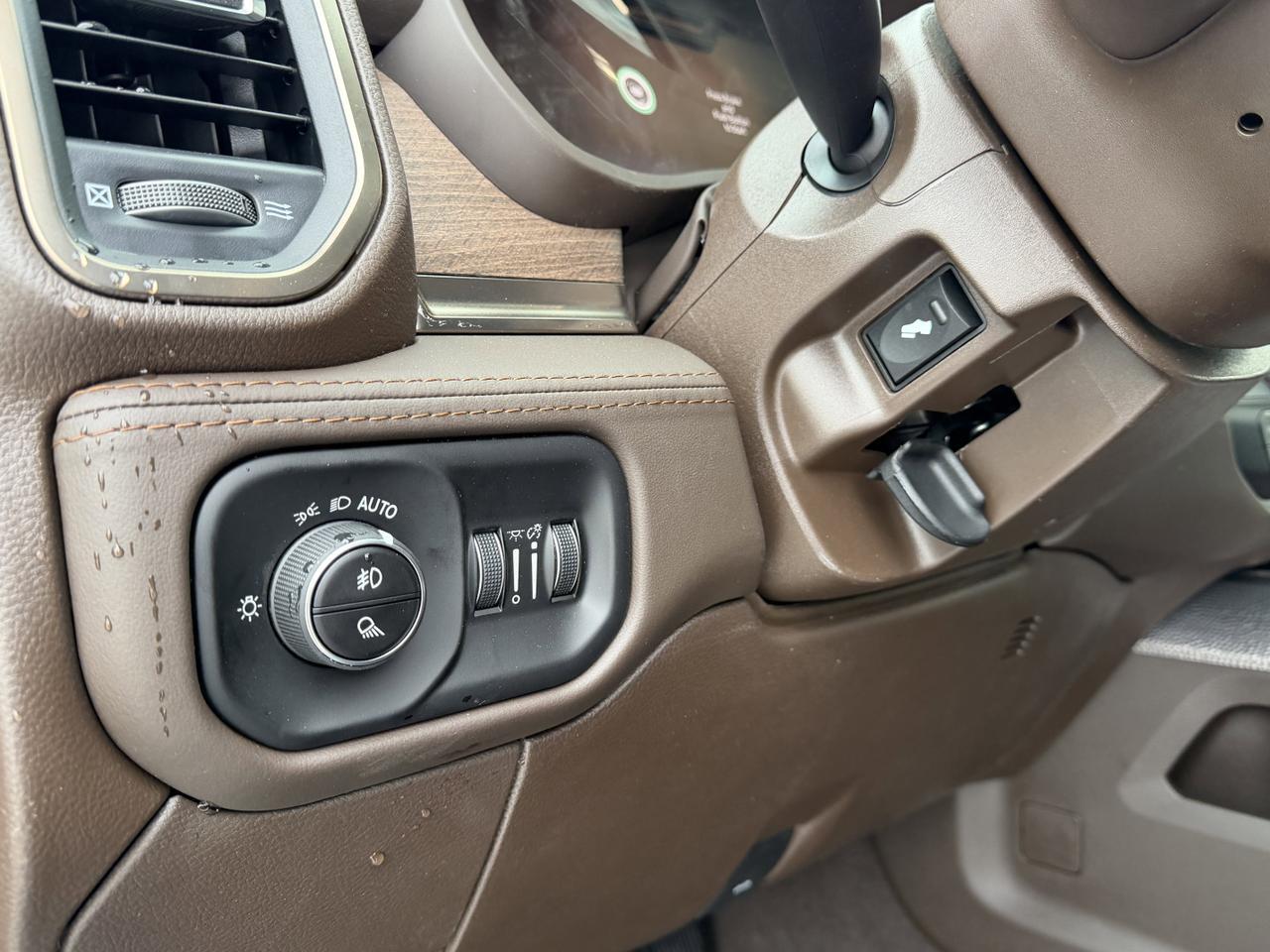 2026 Ram 3500 Longhorn Crew Cab 4x4 | 6.7L Cummins Diesel | Leather | NAV | Remote Start Redwater AB