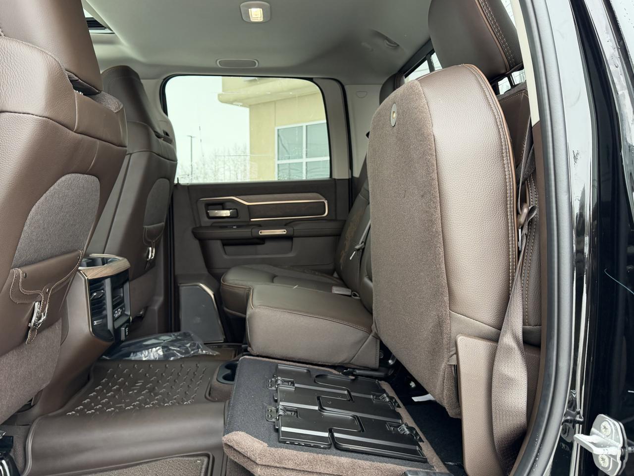 2026 Ram 3500 Longhorn Crew Cab 4x4 | 6.7L Cummins Diesel | Leather | NAV | Remote Start Redwater AB