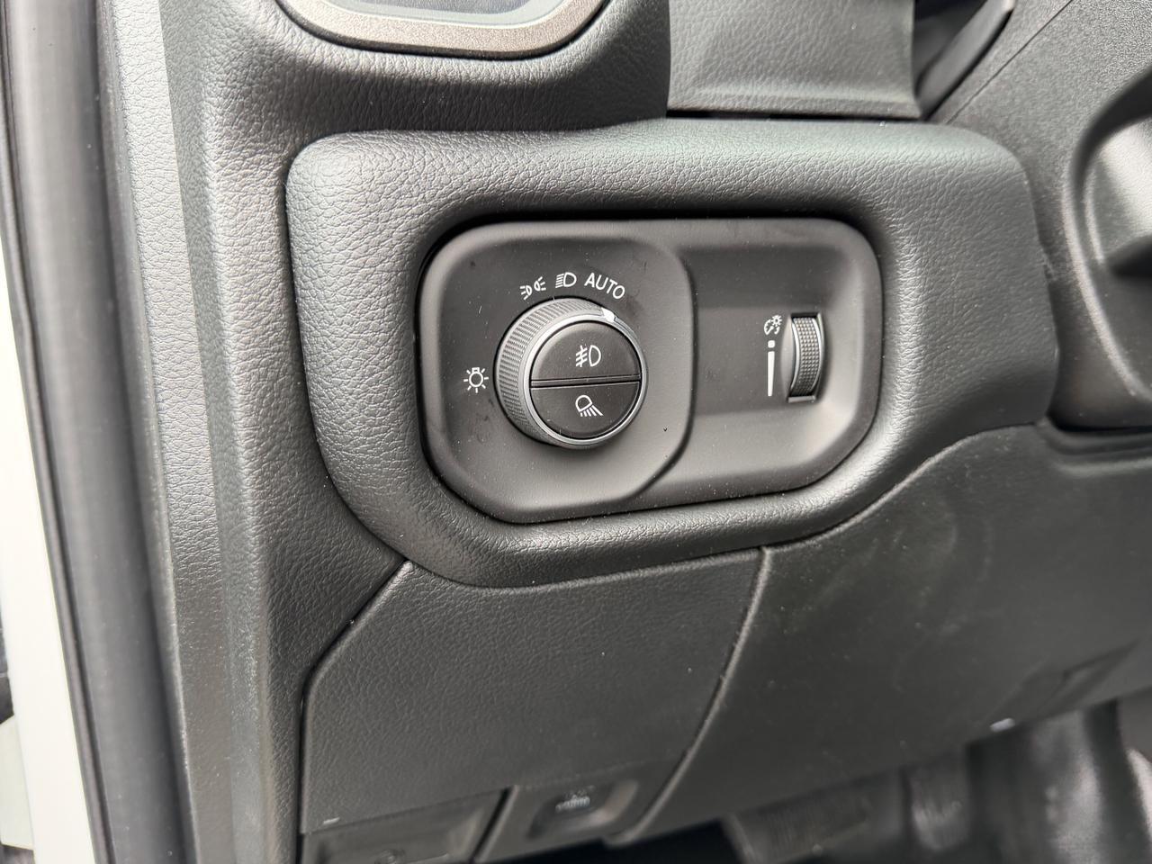 2026 Ram 3500 Tradesman Crew Cab 4x4 | Cummins Diesel | HD Towing | Front Bench | Backup Camera Redwater AB