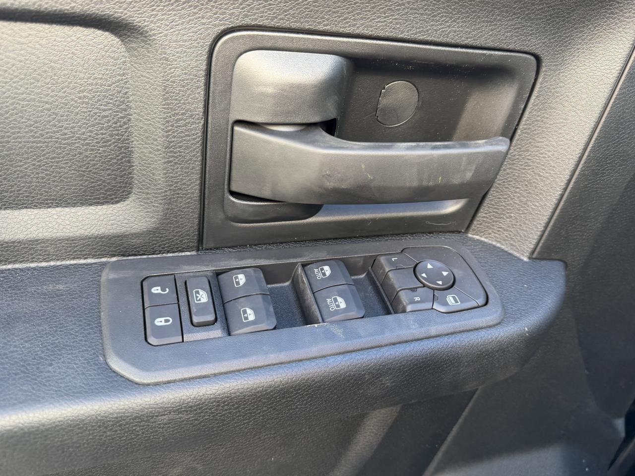 2026 Ram 3500 Tradesman Crew Cab 4x4 | HO Turbo Diesel | 5th Wheel | NAV | Rearview Camera | HD Towing Redwater AB