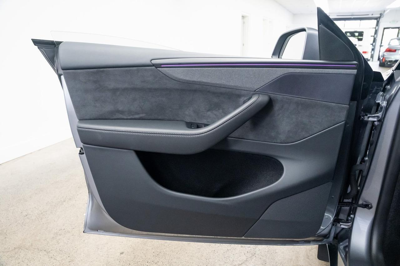 2026 Tesla Model Y Long Range 1 Owner Vented Seats Launch Series Full Self-Drive Portland OR