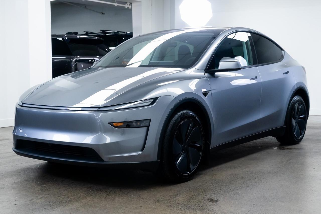 2026 Tesla Model Y Long Range 1 Owner Vented Seats Launch Series Full Self-Drive Portland OR