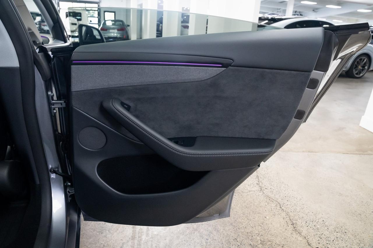 2026 Tesla Model Y Long Range 1 Owner Vented Seats Launch Series Full Self-Drive Portland OR