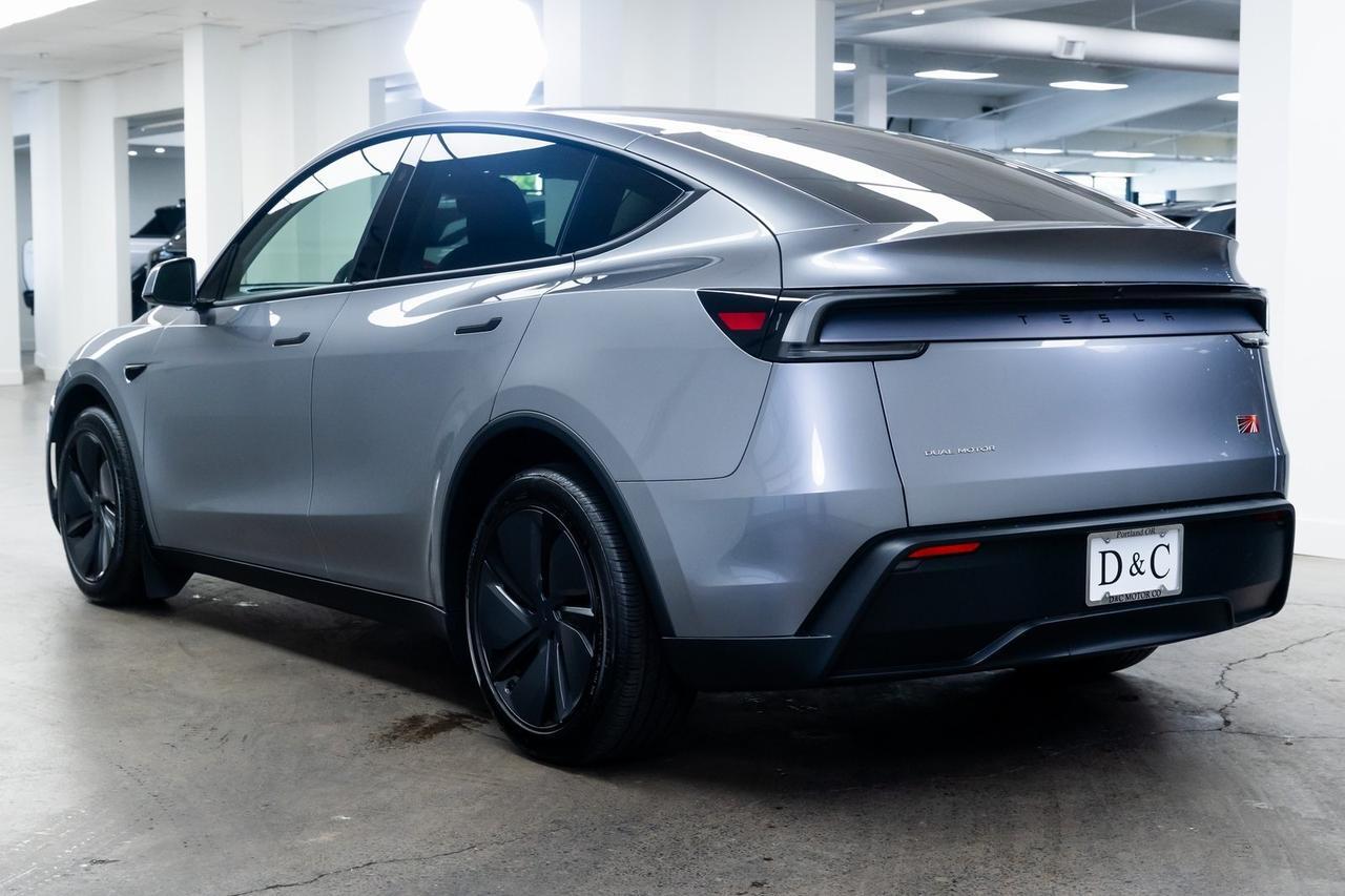 2026 Tesla Model Y Long Range 1 Owner Vented Seats Launch Series Full Self-Drive Portland OR
