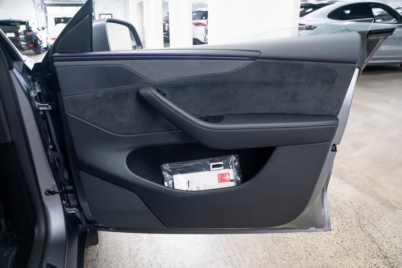 2026 Tesla Model Y Long Range 1 Owner Vented Seats Launch Series Full Self-Drive Portland OR