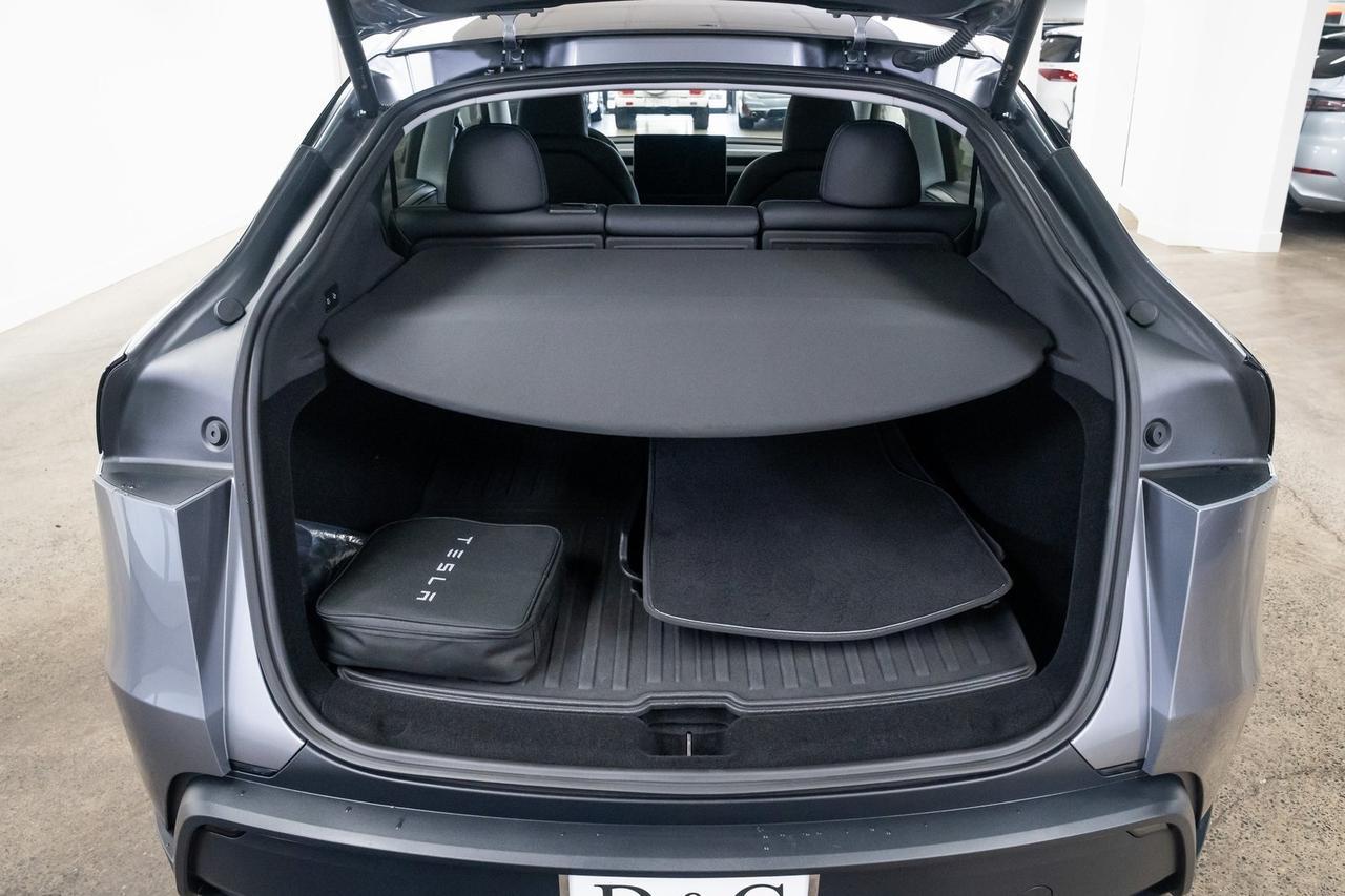2026 Tesla Model Y Long Range 1 Owner Vented Seats Launch Series Full Self-Drive Portland OR