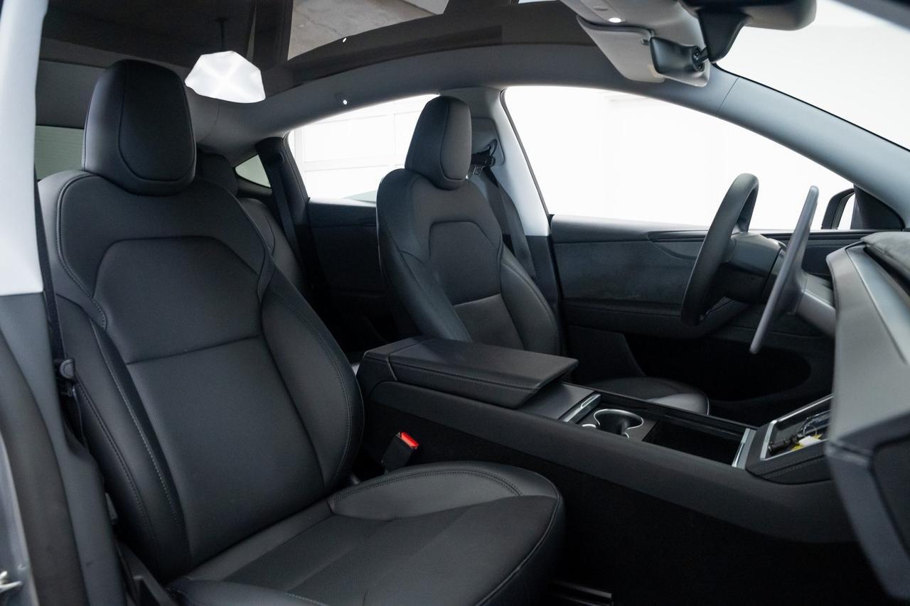 2026 Tesla Model Y Long Range 1 Owner Vented Seats Launch Series Full Self-Drive Portland OR