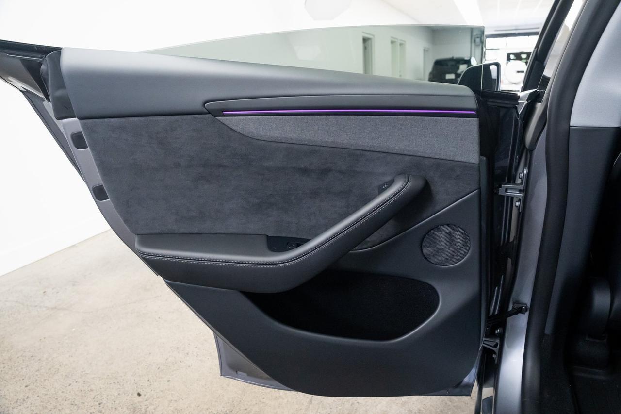 2026 Tesla Model Y Long Range 1 Owner Vented Seats Launch Series Full Self-Drive Portland OR