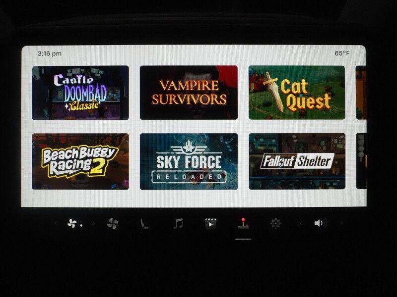 2026 Tesla Model Y Long Range AWD *AUTOPILOT, NAVIGATION, SAFETY ALERTS, ADAPTIVE CRUISE, AUTOMATIC PARKING, SURROUND CAMERAS, PANORAMA GLASS ROOF, CLIMATE SEATS, HEATED STEERING, 20 INCH HELIX WHEELS, WIRELESS CHARGING Round Rock TX