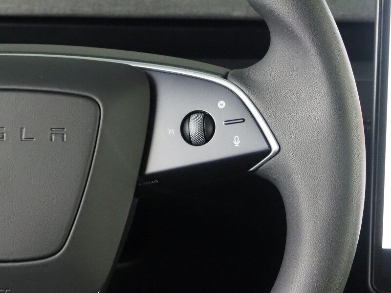 2026 Tesla Model Y Long Range AWD *AUTOPILOT, NAVIGATION, SAFETY ALERTS, ADAPTIVE CRUISE, AUTOMATIC PARKING, SURROUND CAMERAS, PANORAMA GLASS ROOF, CLIMATE SEATS, HEATED STEERING, 20 INCH HELIX WHEELS, WIRELESS CHARGING Round Rock TX