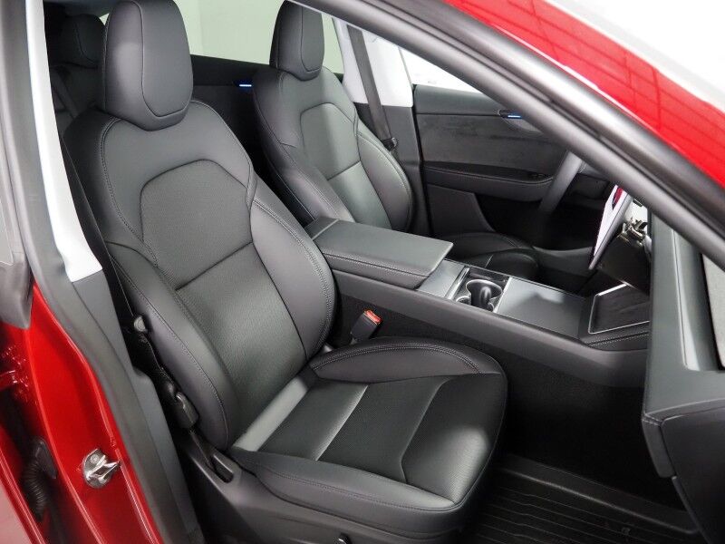 2026 Tesla Model Y Long Range AWD *AUTOPILOT, NAVIGATION, SAFETY ALERTS, ADAPTIVE CRUISE, AUTOMATIC PARKING, SURROUND CAMERAS, PANORAMA GLASS ROOF, CLIMATE SEATS, HEATED STEERING, 20 INCH HELIX WHEELS, WIRELESS CHARGING Round Rock TX