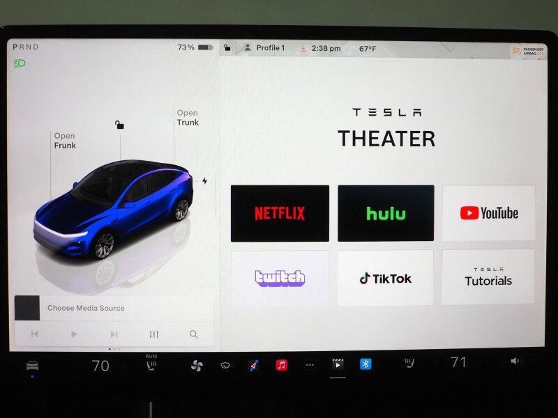 2026 Tesla Model Y Long Range AWD *AUTOPILOT, NAVIGATION, SAFETY ALERTS, ADAPTIVE CRUISE, AUTOMATIC PARKING, SURROUND CAMERAS, PANORAMA GLASS ROOF, CLIMATE SEATS, HEATED STEERING, WIRELESS CHARGING Round Rock TX