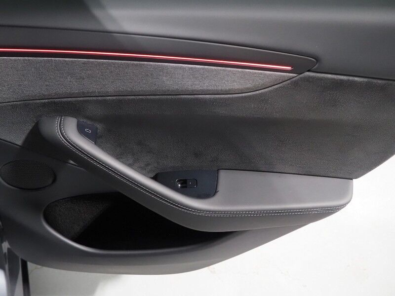 2026 Tesla Model Y Long Range AWD *AUTOPILOT, NAVIGATION, SAFETY ALERTS, ADAPTIVE CRUISE, AUTOMATIC PARKING, SURROUND CAMERAS, PANORAMA GLASS ROOF, CLIMATE SEATS, HEATED STEERING, WIRELESS CHARGING Round Rock TX