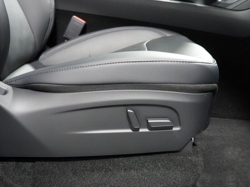 2026 Tesla Model Y Long Range AWD *AUTOPILOT, NAVIGATION, SAFETY ALERTS, ADAPTIVE CRUISE, AUTOMATIC PARKING, SURROUND CAMERAS, PANORAMA GLASS ROOF, CLIMATE SEATS, HEATED STEERING, WIRELESS CHARGING Round Rock TX