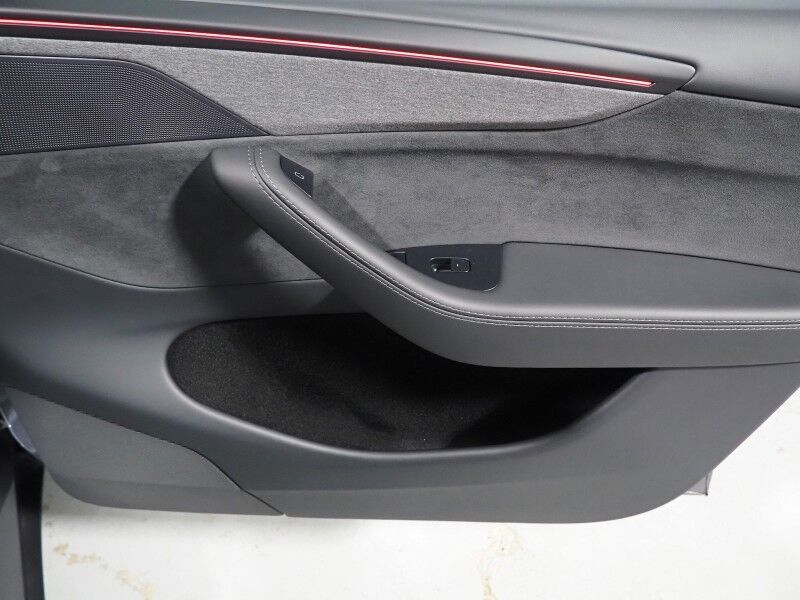 2026 Tesla Model Y Long Range AWD *AUTOPILOT, NAVIGATION, SAFETY ALERTS, ADAPTIVE CRUISE, AUTOMATIC PARKING, SURROUND CAMERAS, PANORAMA GLASS ROOF, CLIMATE SEATS, HEATED STEERING, WIRELESS CHARGING Round Rock TX