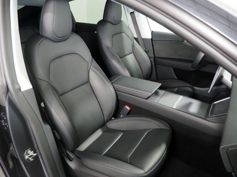 2026 Tesla Model Y Long Range AWD *AUTOPILOT, NAVIGATION, SAFETY ALERTS, ADAPTIVE CRUISE, AUTOMATIC PARKING, SURROUND CAMERAS, PANORAMA GLASS ROOF, CLIMATE SEATS, HEATED STEERING, WIRELESS CHARGING