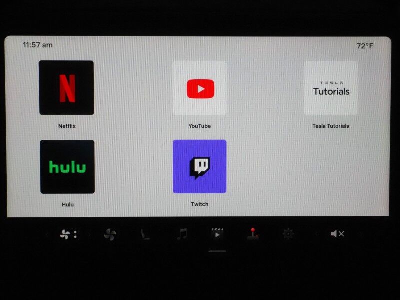 2026 Tesla Model Y Long Range AWD *AUTOPILOT, NAVIGATION, SAFETY ALERTS, ADAPTIVE CRUISE, AUTOMATIC PARKING, SURROUND CAMERAS, PANORAMA GLASS ROOF, CLIMATE SEATS, HEATED STEERING, WIRELESS CHARGING Round Rock TX