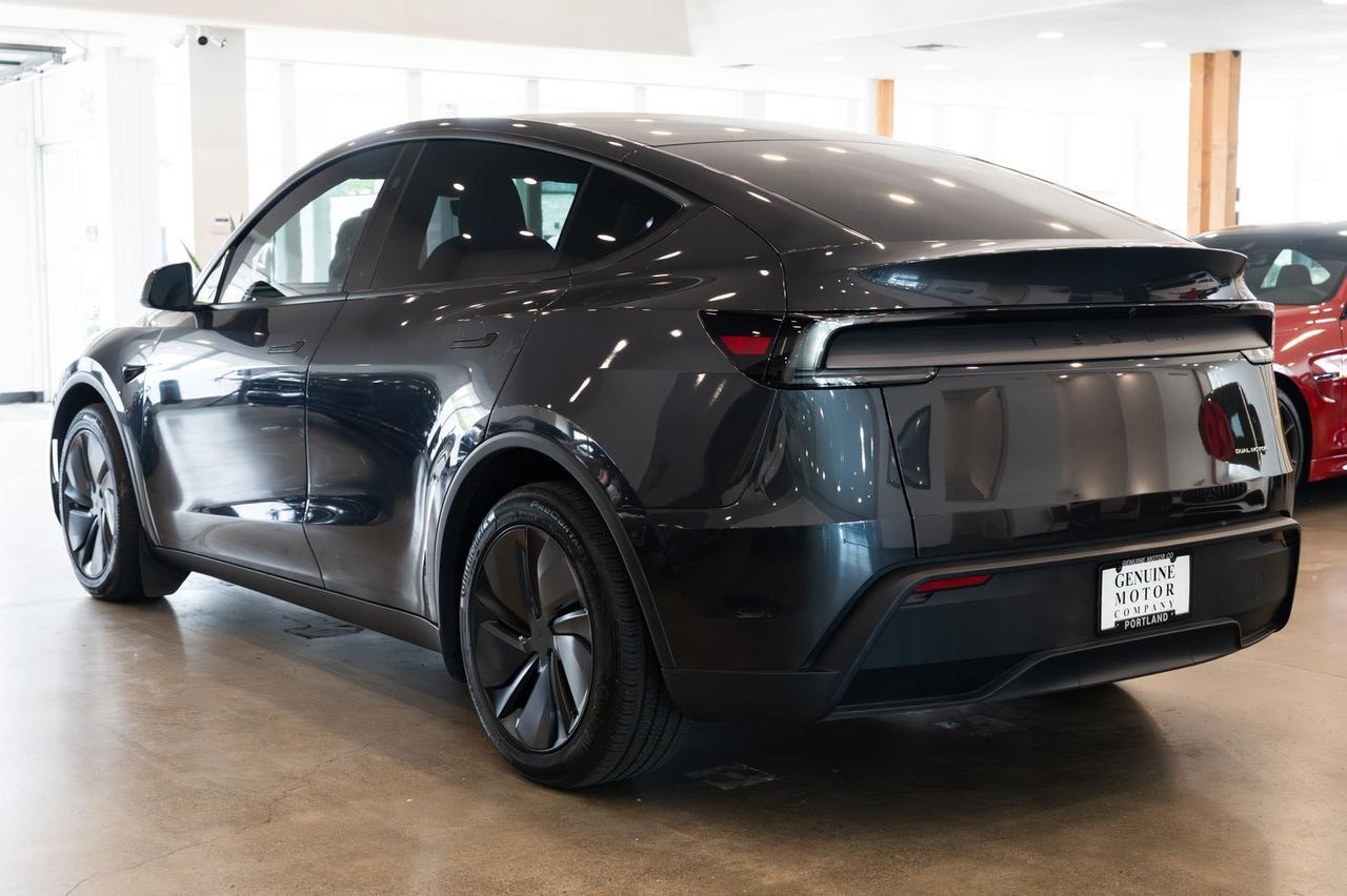 2026 Tesla Model Y Long Range Gladstone OR