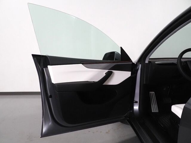 2026 Tesla Model Y Long Range Launch Series AWD *FULL SELF-DRIVING ENABLED, ACCELERATION BOOST, AUTOPILOT, NAVIGATION, SAFETY ALERTS, ADAPTIVE CRUISE, SURROUND CAMERAS, PANO GLASS ROOF, CLIMATE SEATS, HEATED STEERING, WIRELESS CHARGING Round Rock TX