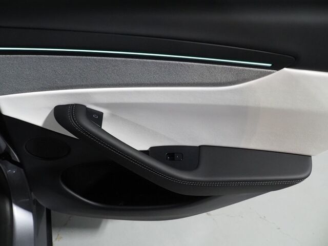 2026 Tesla Model Y Long Range Launch Series AWD *FULL SELF-DRIVING ENABLED, ACCELERATION BOOST, AUTOPILOT, NAVIGATION, SAFETY ALERTS, ADAPTIVE CRUISE, SURROUND CAMERAS, PANO GLASS ROOF, CLIMATE SEATS, HEATED STEERING, WIRELESS CHARGING Round Rock TX