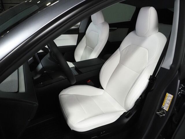2026 Tesla Model Y Long Range Launch Series AWD *FULL SELF-DRIVING ENABLED, ACCELERATION BOOST, AUTOPILOT, NAVIGATION, SAFETY ALERTS, ADAPTIVE CRUISE, SURROUND CAMERAS, PANO GLASS ROOF, CLIMATE SEATS, HEATED STEERING, WIRELESS CHARGING Round Rock TX